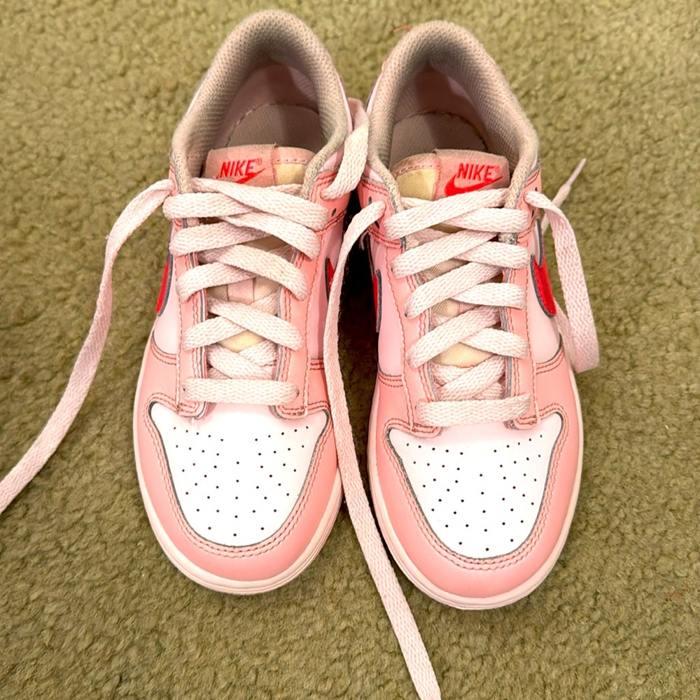 NIKE Dunk Low (PS) pink on pink, size 2Y.  Normal wear, Good condition.